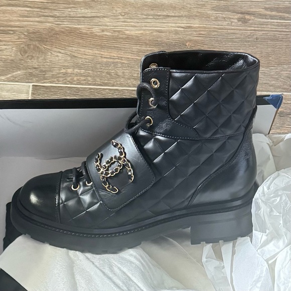 CHANEL Black Calfskin Shiny Calfskin Quilted Lace Up
Combat Boots size 39 (NIB) - Picture 1 of 12
